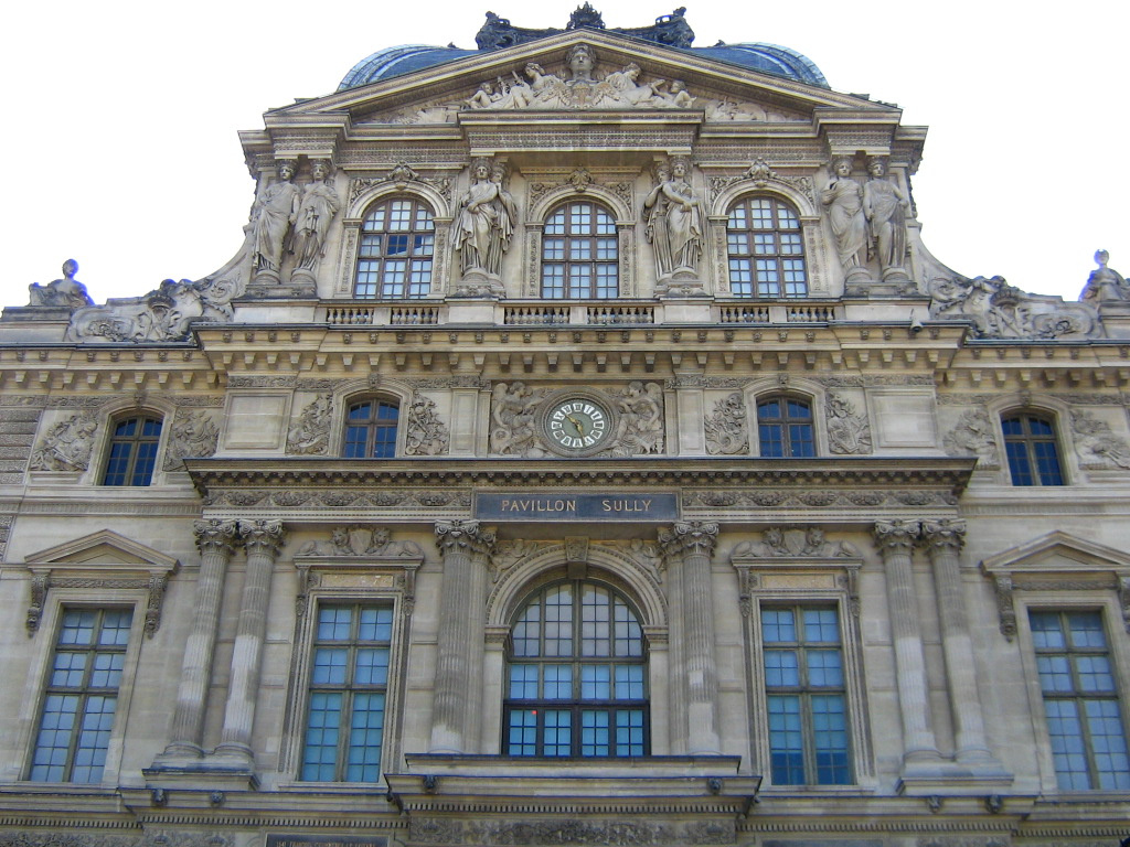 A Louvre homlokzata