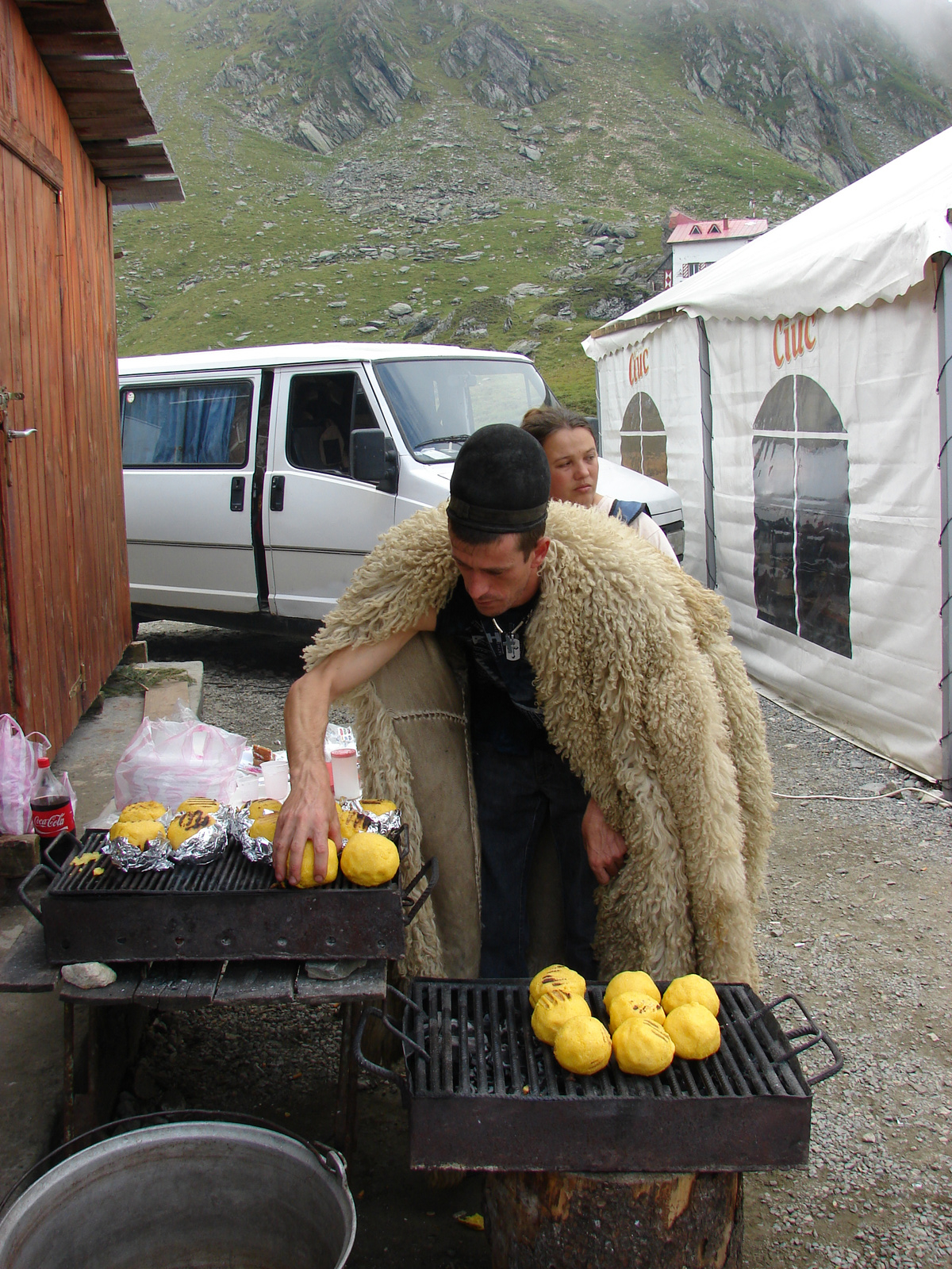 Készül a hamika.