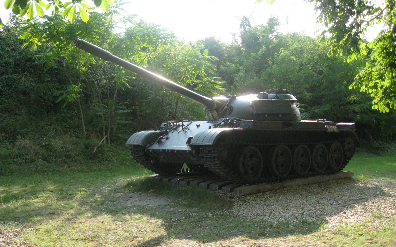 monostori tank 1280x800
