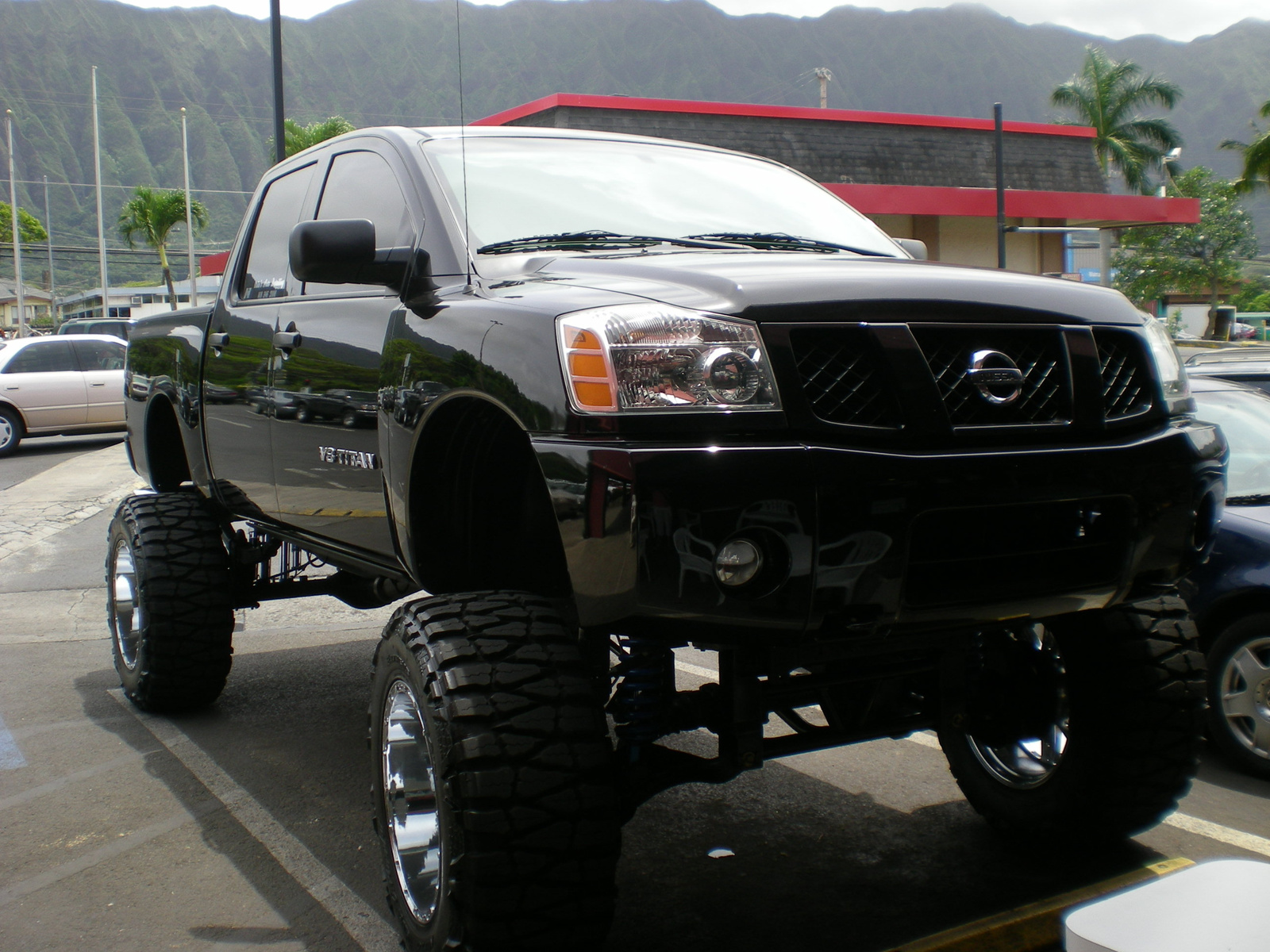 Nissan Titan V8