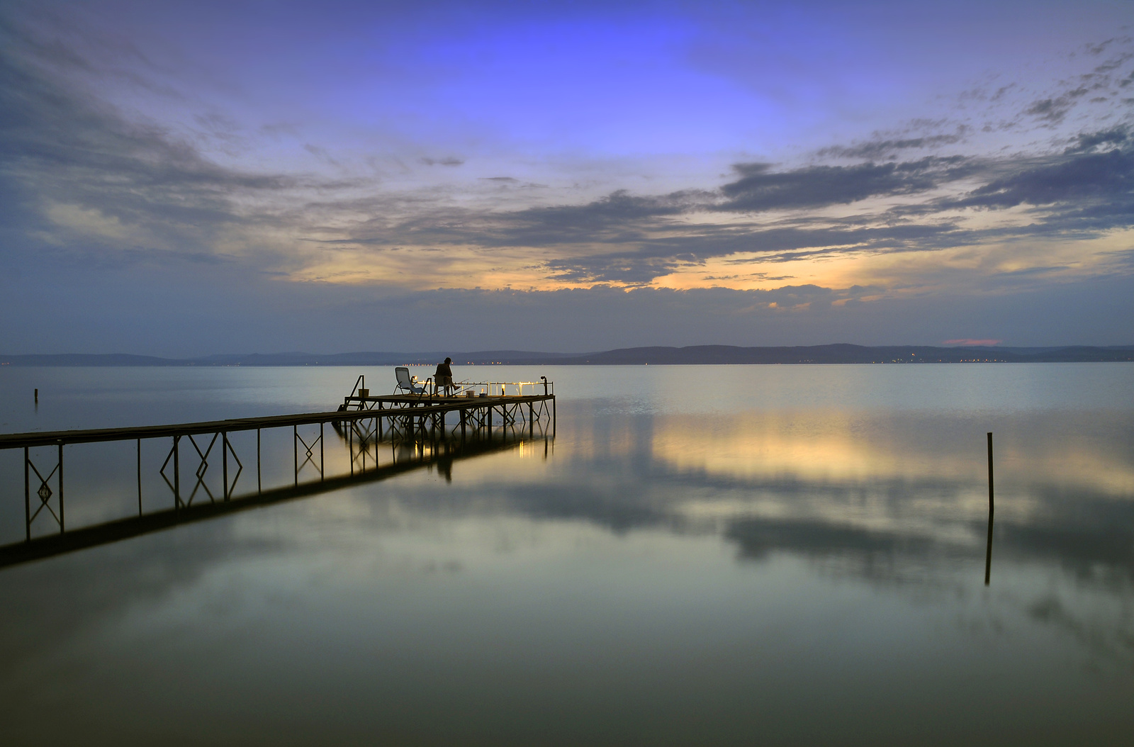 Horgász a Balatonon