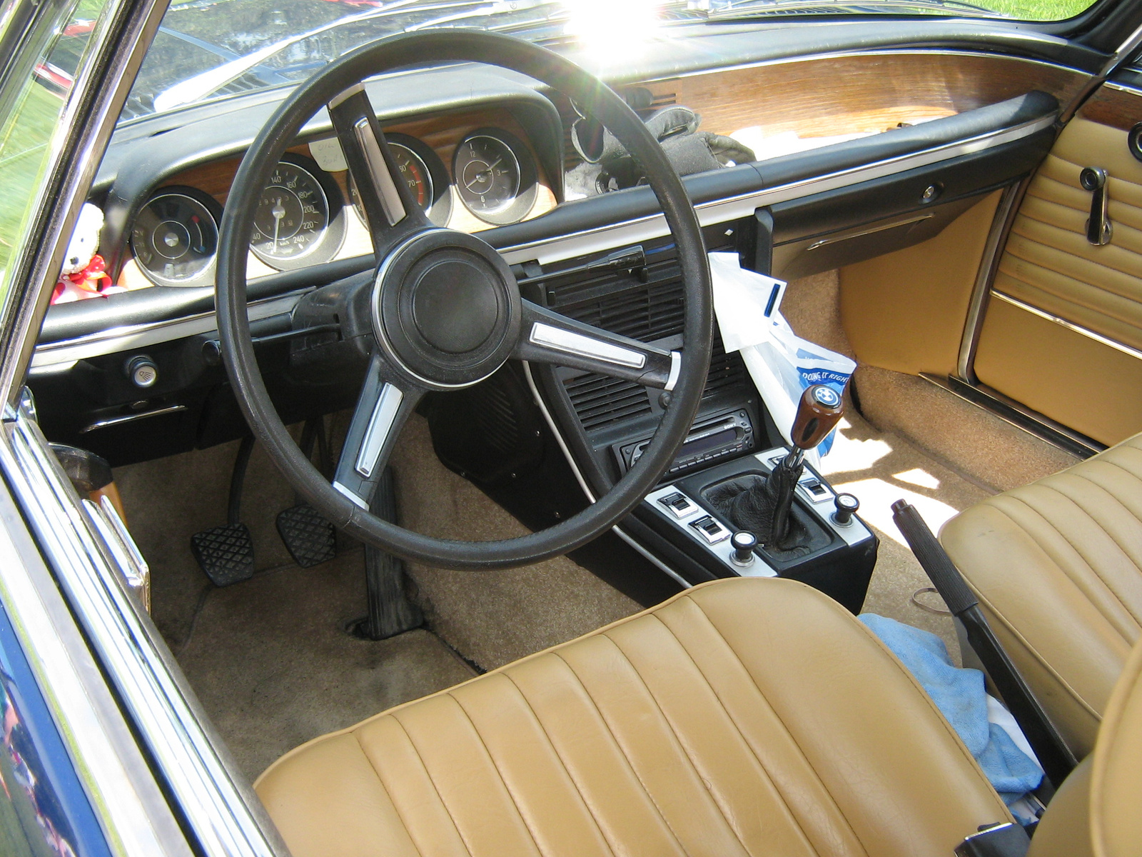 BMW2800CS-interior