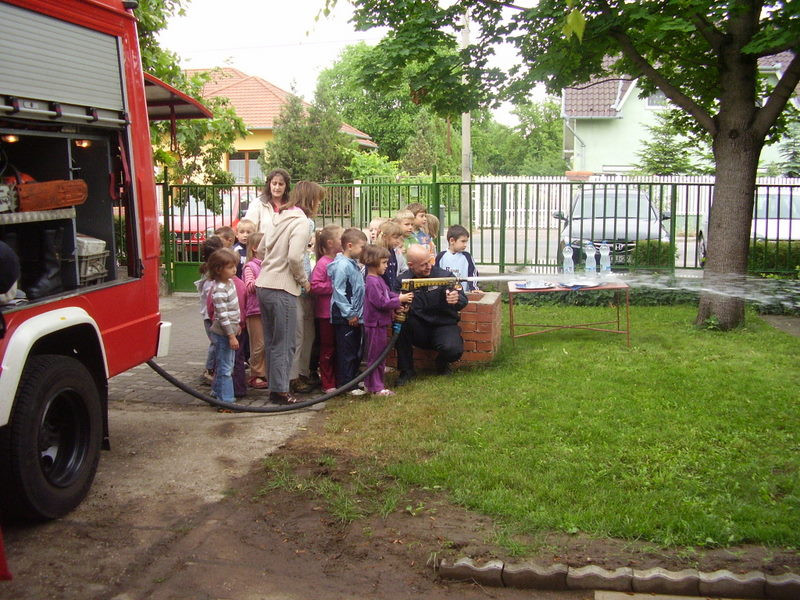 2009.05.28.ovi Tűzoltókkal 026