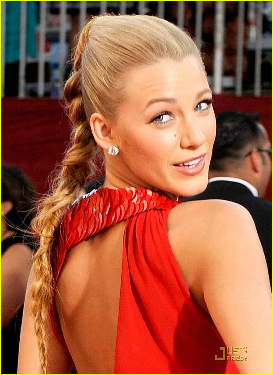 blake-lively-emmy-awards-2009-03