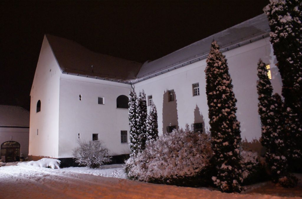 Kecskemét - a Kodály Intézet téli estén