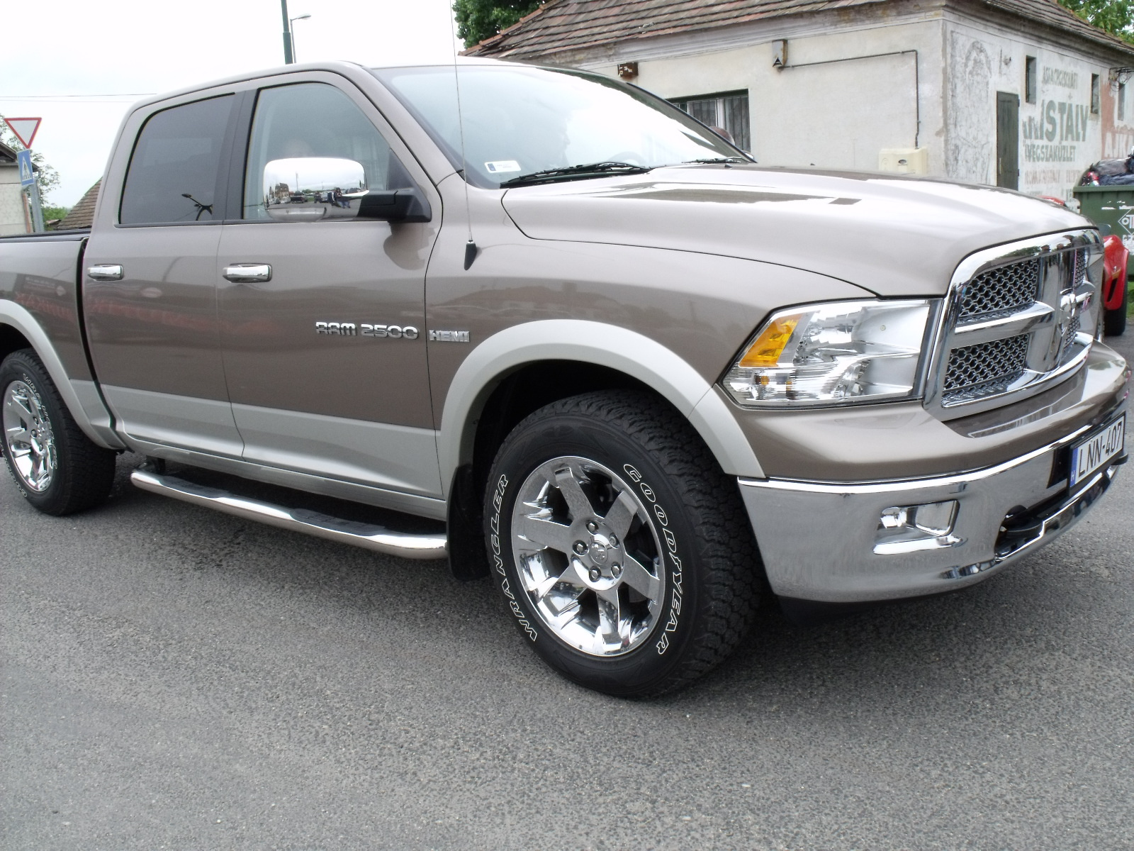 Dodge RAM 2500 HEMI (7)