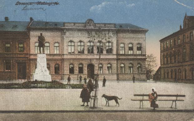 Kubinyi tér a Kossuth szoborral 1919