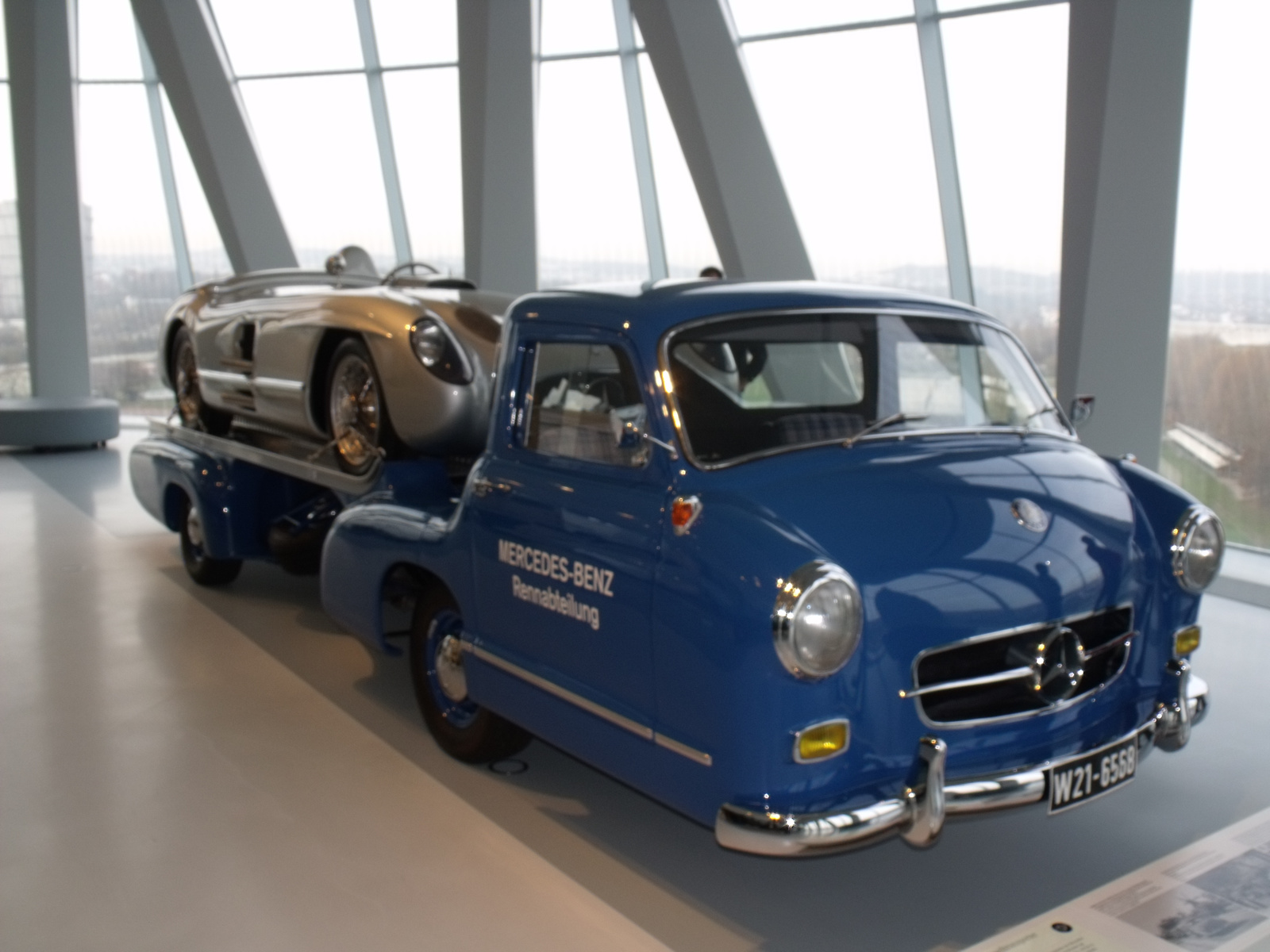 Mercedes múzeum Stuttgart 315