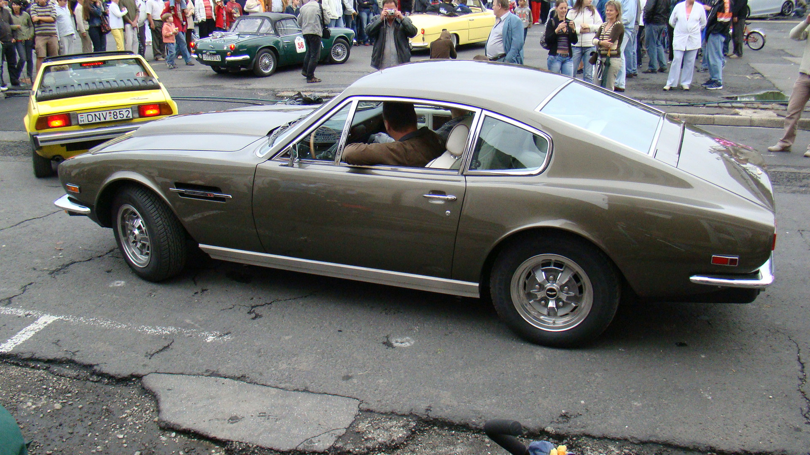 Aston Martin V8