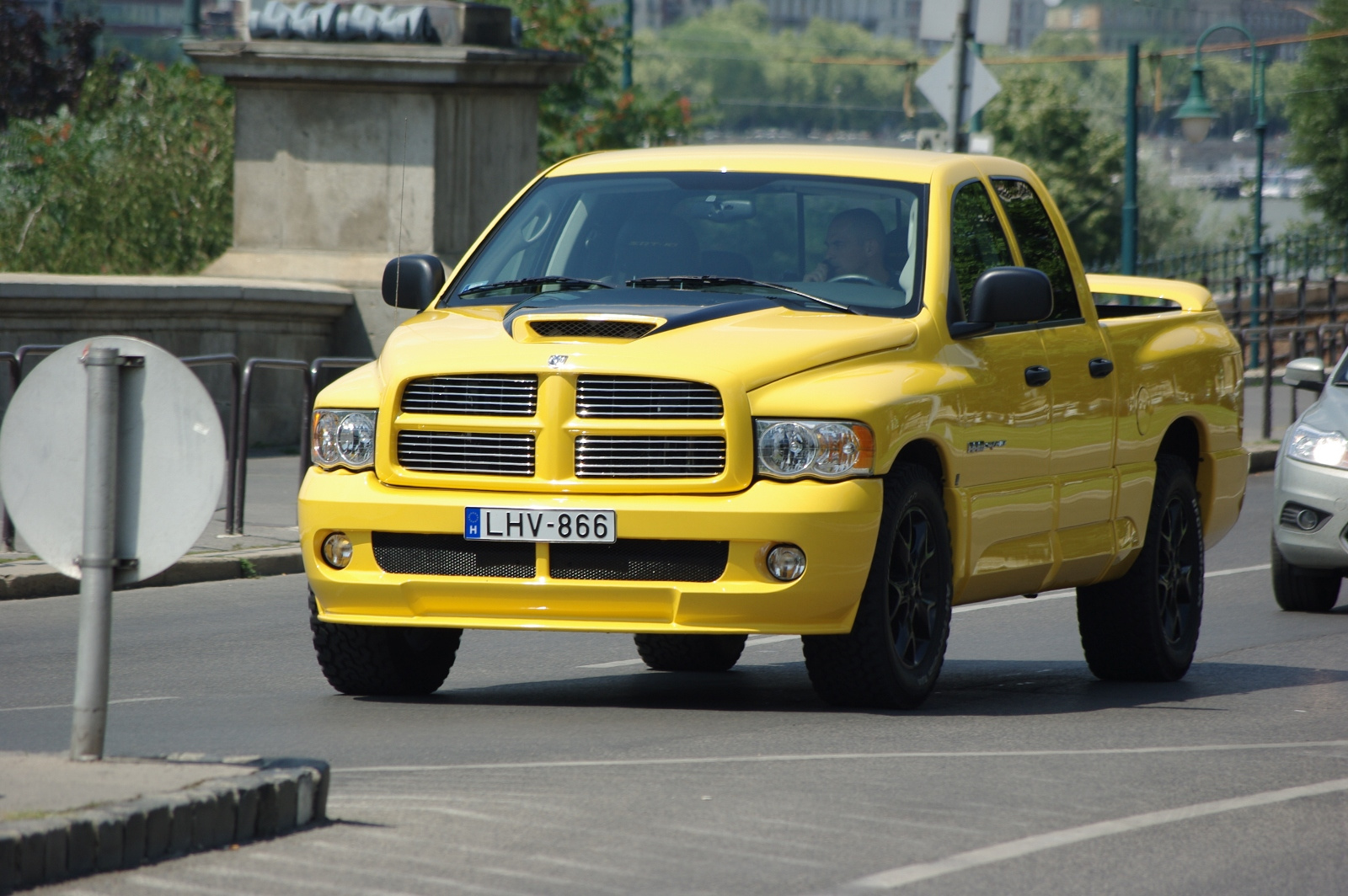 Dodge Ram SRT-10 Yellow Fever Edition (1)