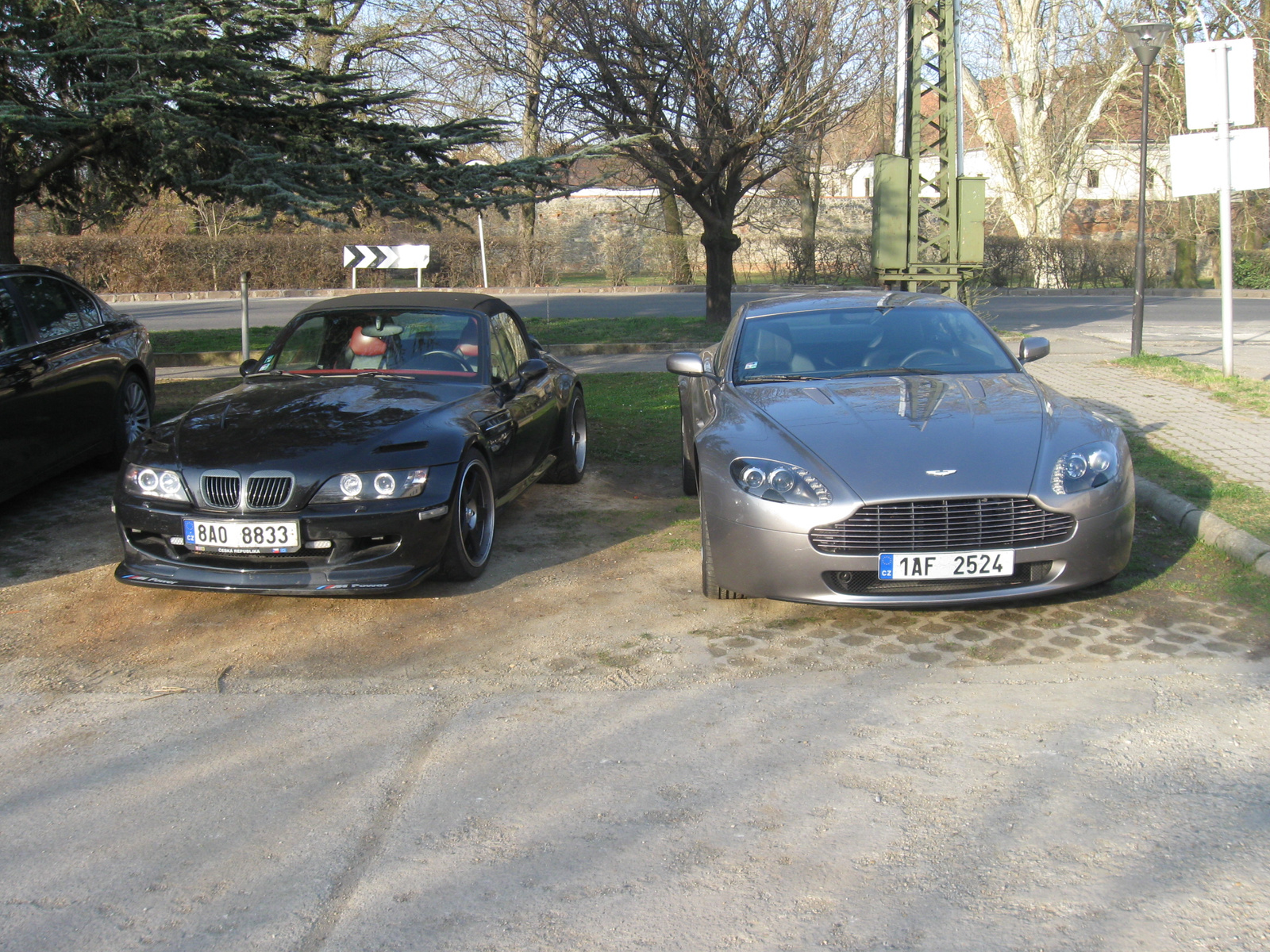 BMW Z3M,Aston Martin Vantage