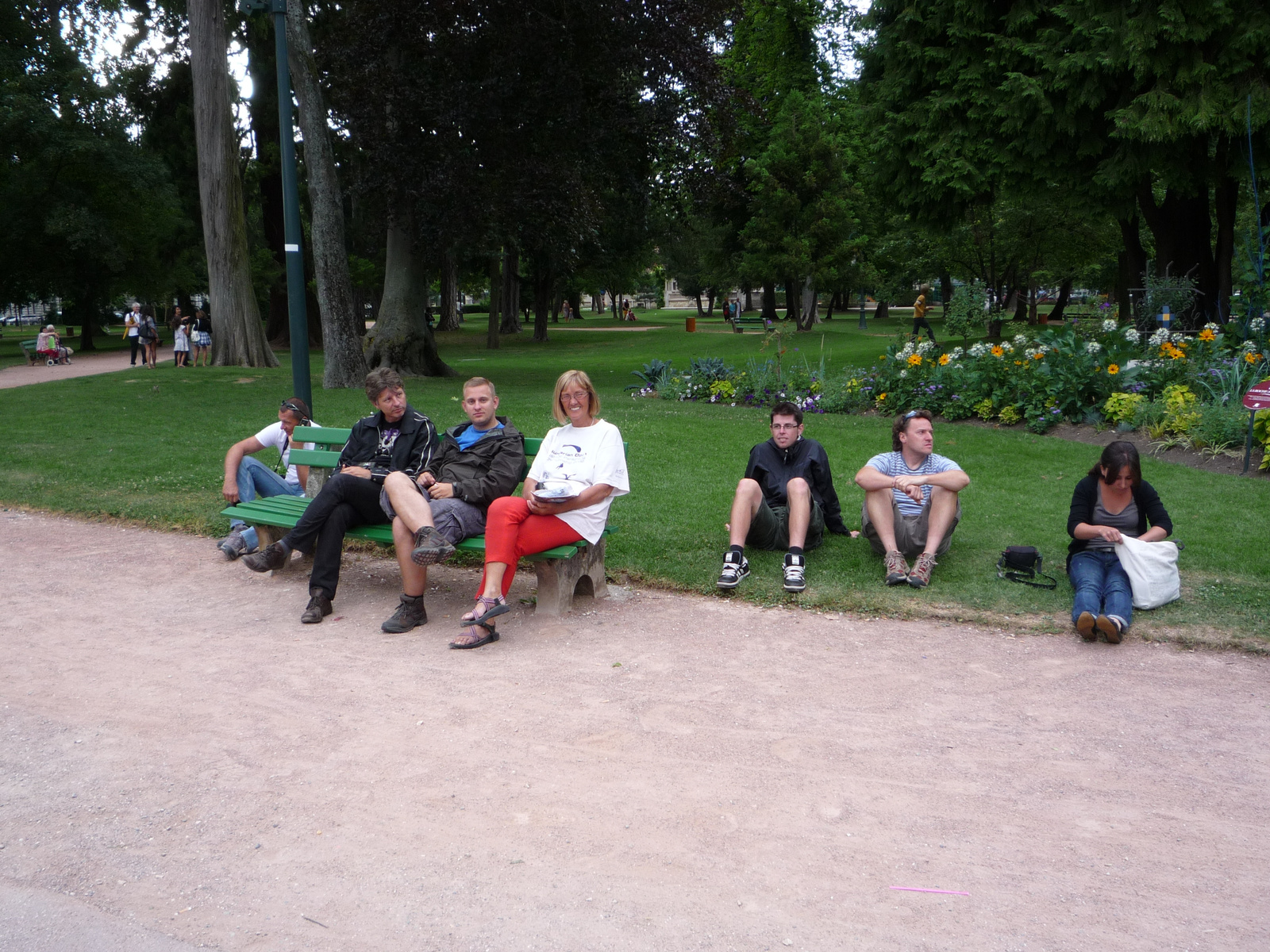 annecy 201007 csoportkep parkban