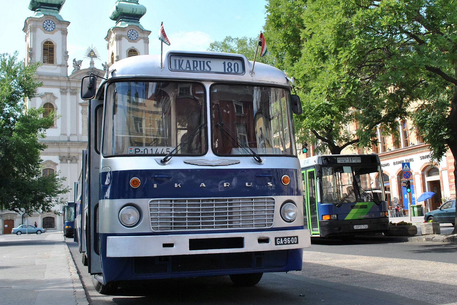 Ikarus180