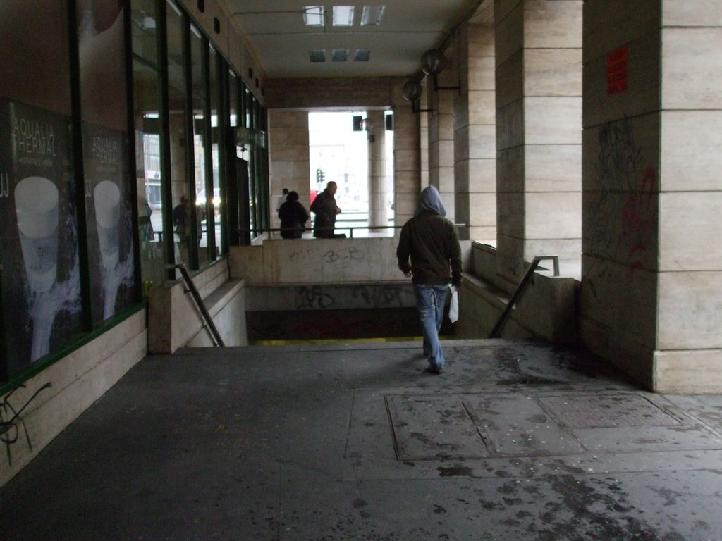 Lejáró a Rákócziról, a Baross tér felől