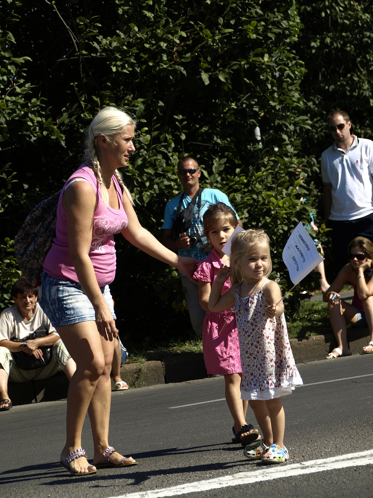 306 Egy család a tömegből