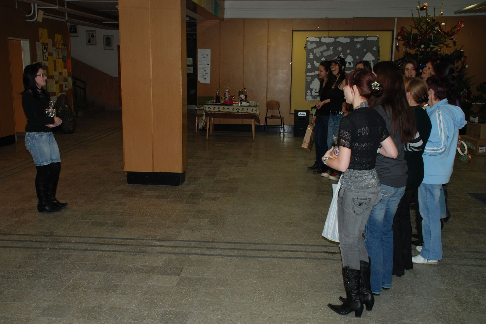 RL 2010.12.16. Szeged, Klubnap, Ajándékozás 002