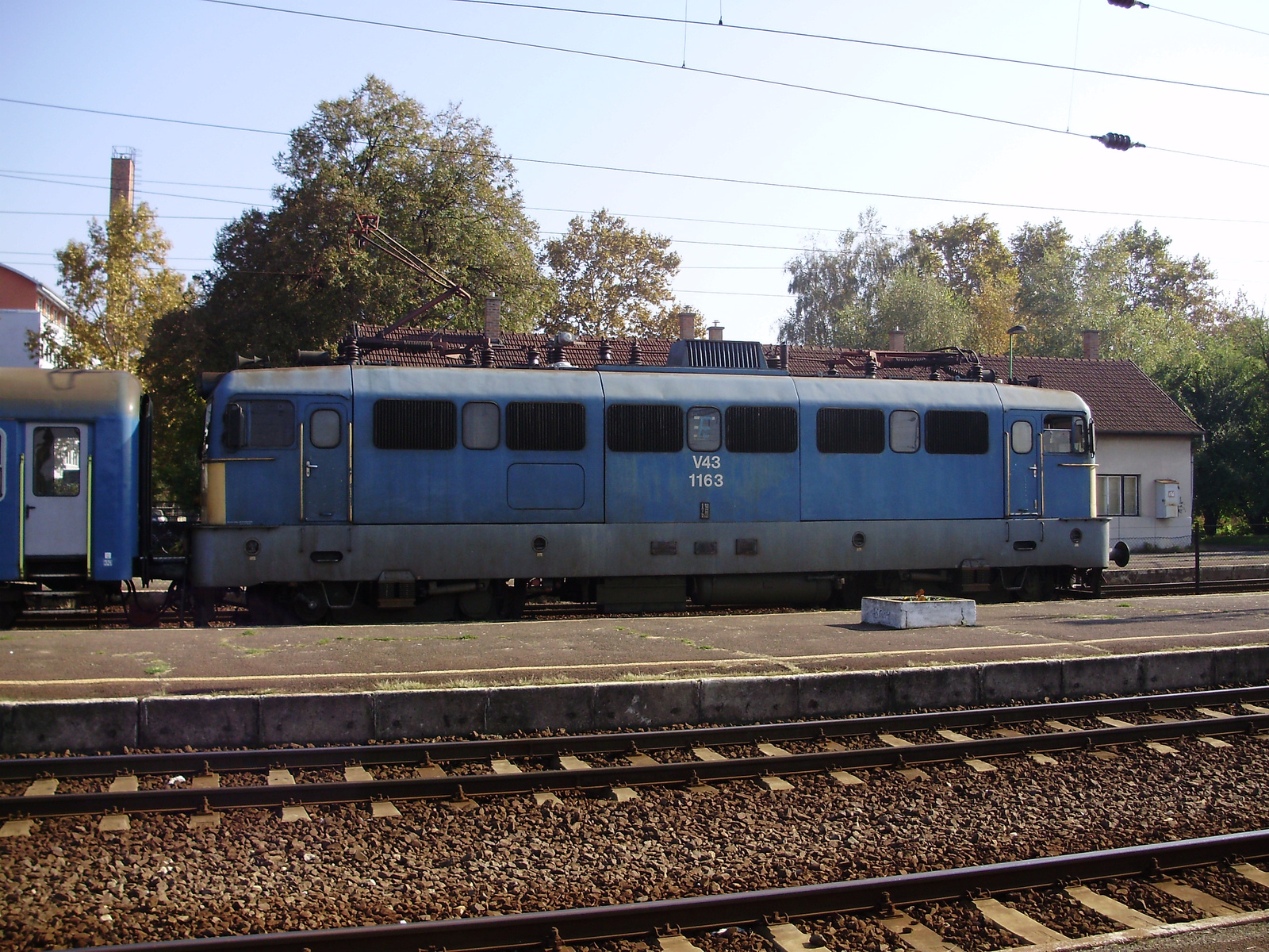 V43-1163.