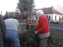 20091128-2009 évi adventi koszorú készítése 145