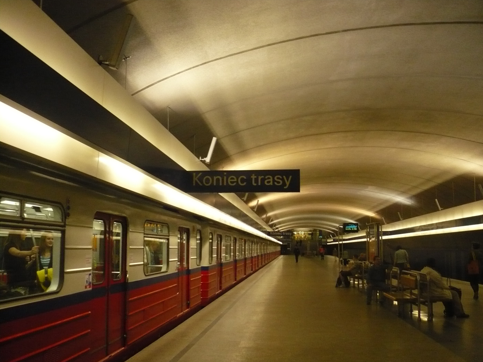 Metro végállomás, Kabaty