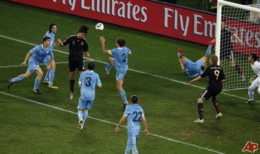 south-africa-soccer-wcup-germany-uruguay-2010-7-10-18-12-4