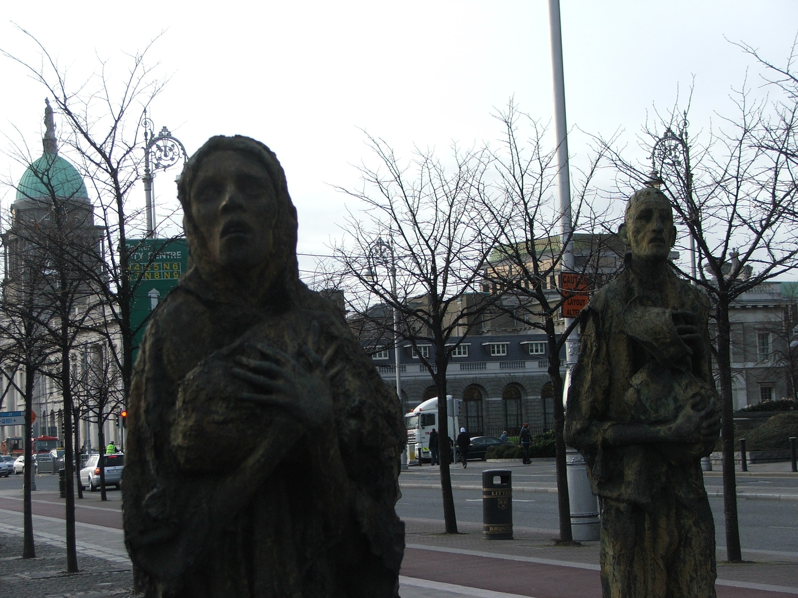 famine statues