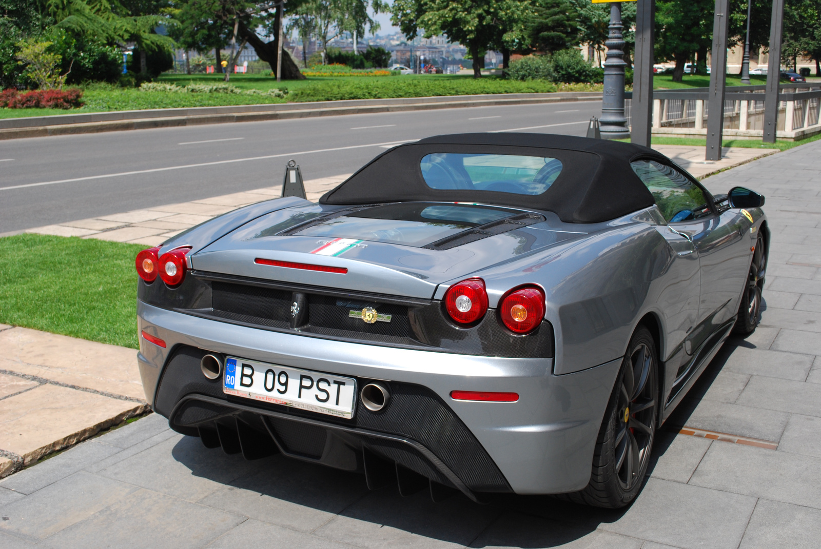 Ferrari Scuderia Spider 16M