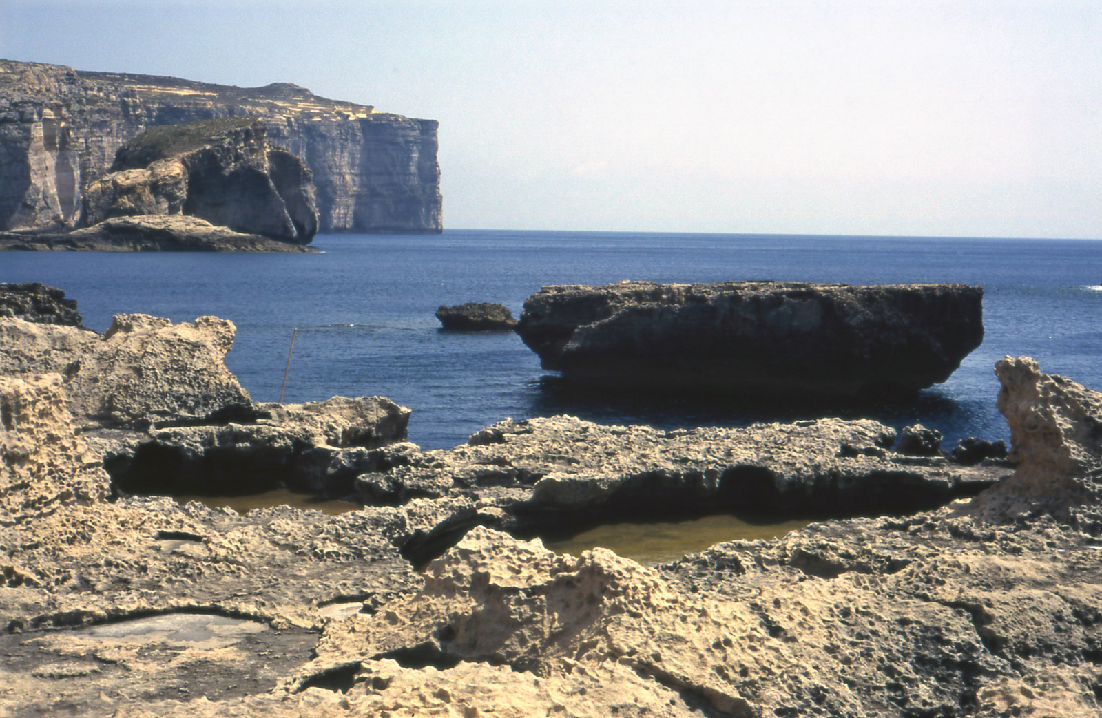 185 Málta Gozo Azúr ablak mellett