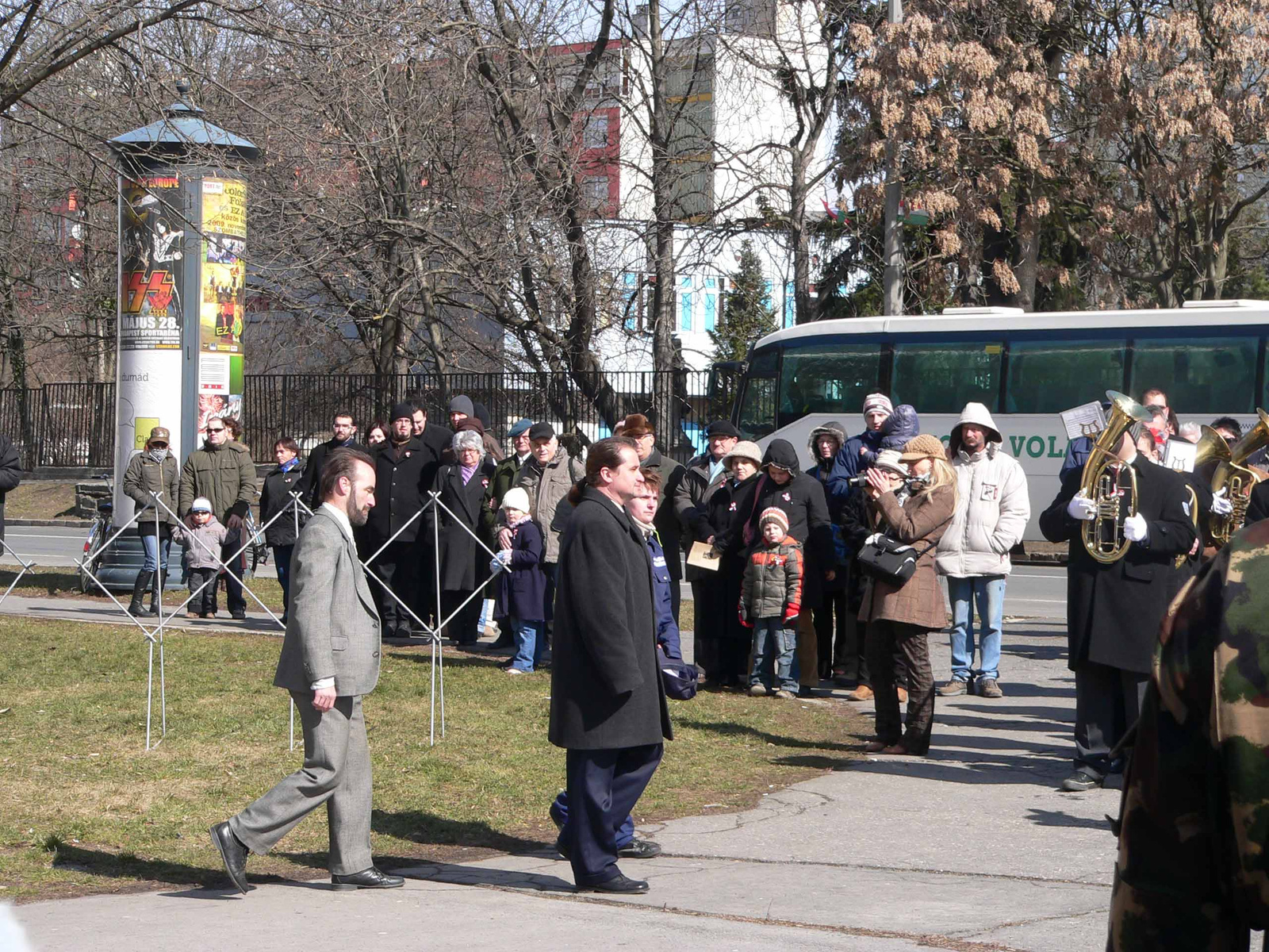 Láng Zoltán és Bogáti András koszorúzik 4