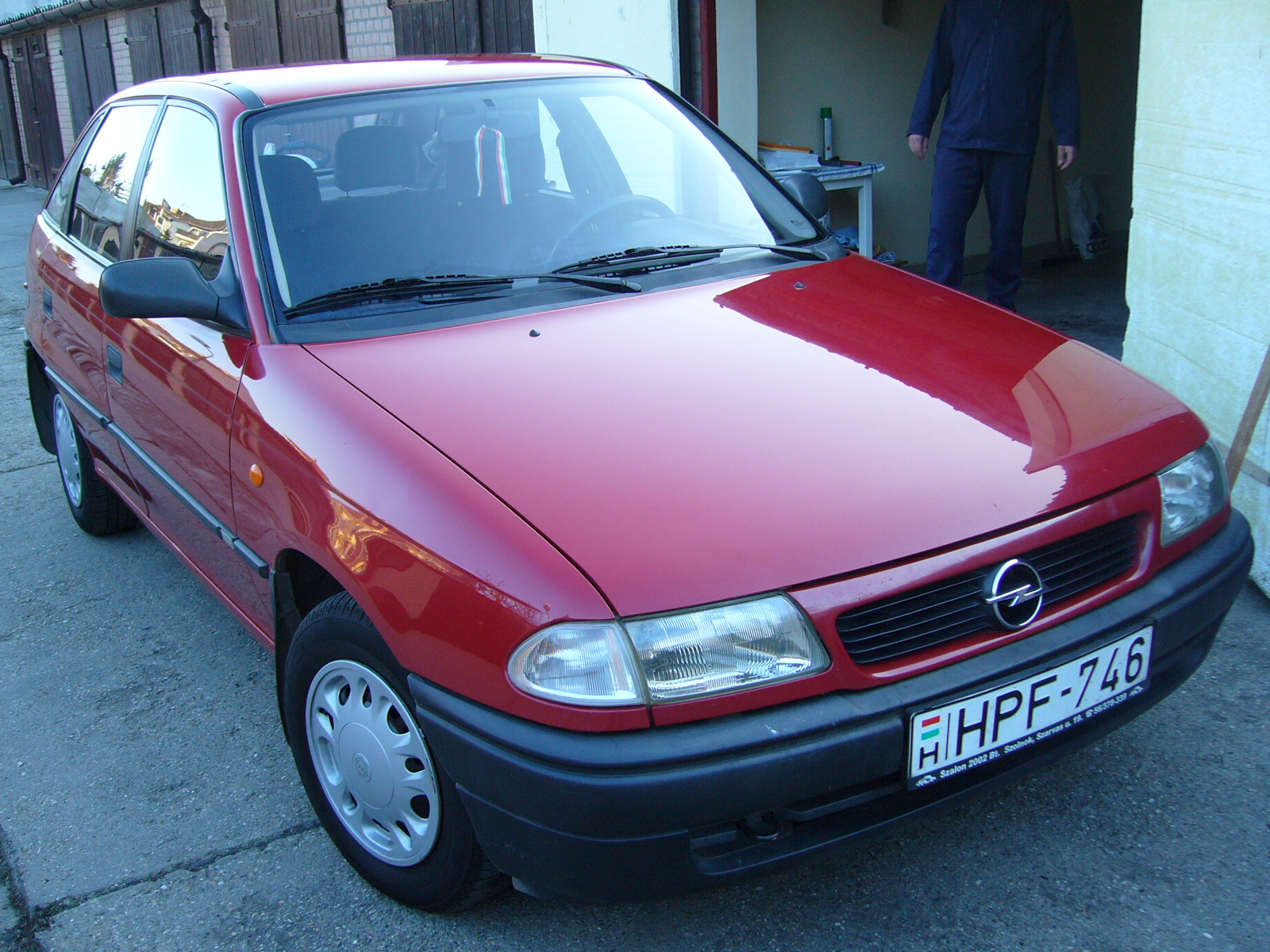 Piros Opel Astra F