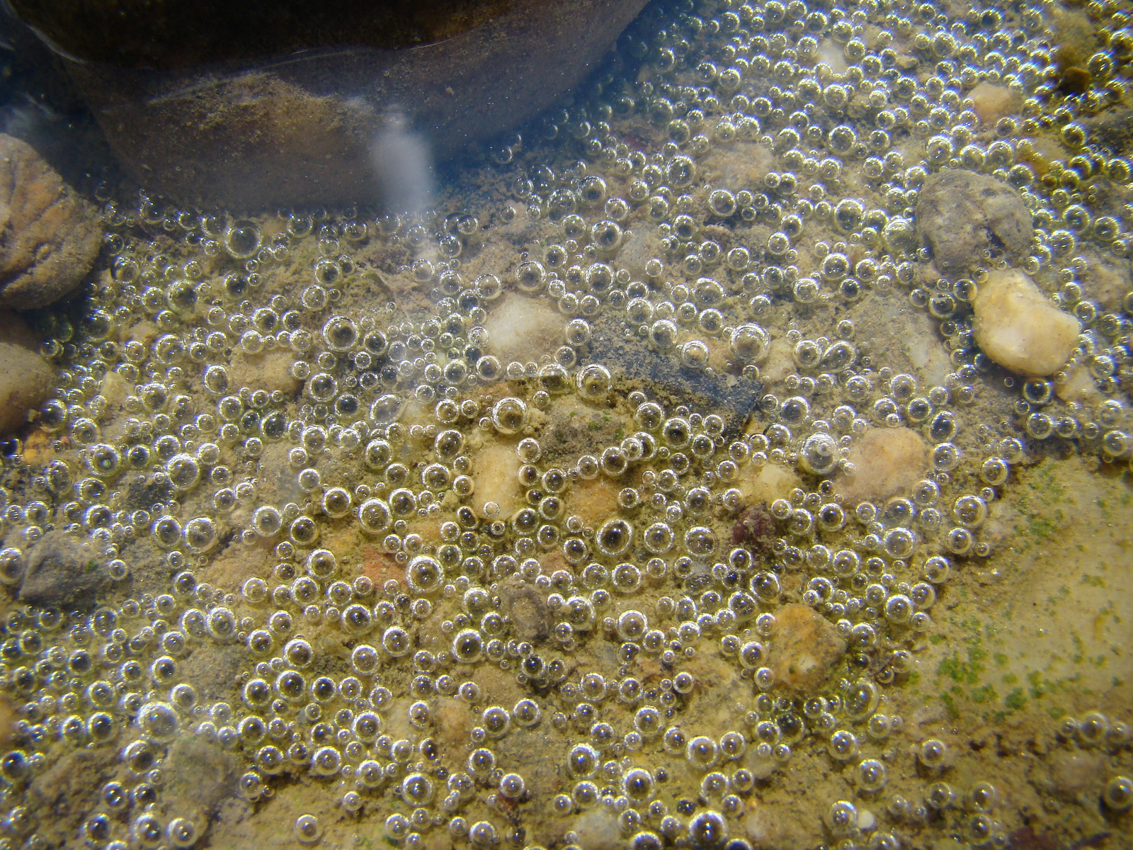 víz alatti buborékok
