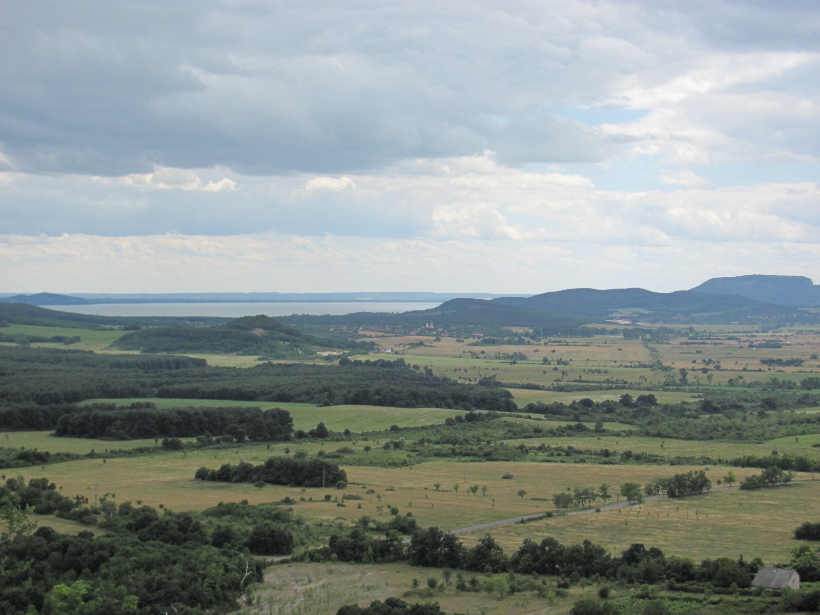 2011.06.20 kilátás a Hegyestűről