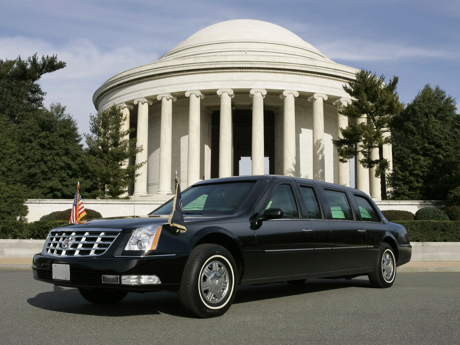 2006-Cadillac-DTS-Presidential-Limousine-Jefferson-Memorial-1600
