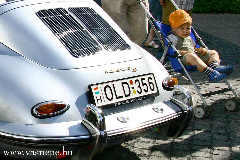 Old and Young Oldtimer verseny cél Veszprém 2009 1