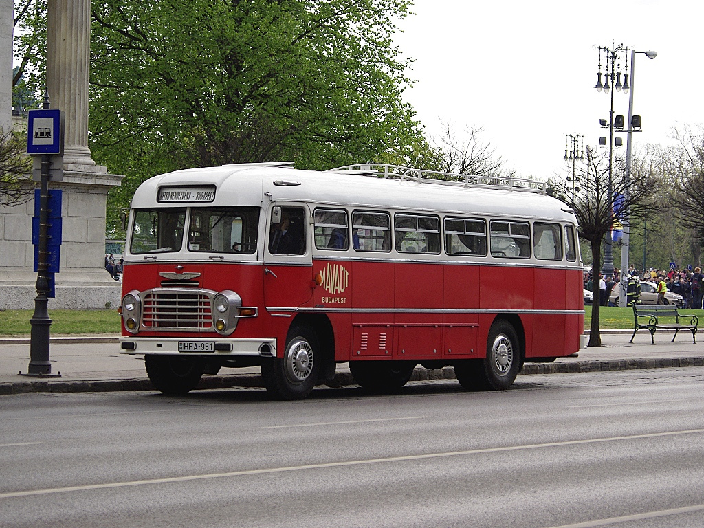 Ikarus 311 a Dózsa György úton 3 2011.04.16