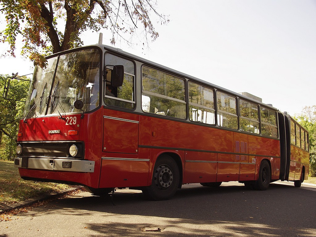 Ikarus 280T a Közlekedési Múzeumnál 10 2009.09.27