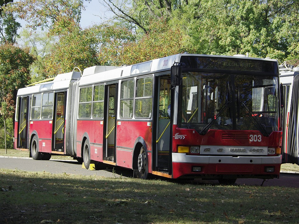 Ikarus 435T a Közlekedési Múzeumnál 6 2009.09.27