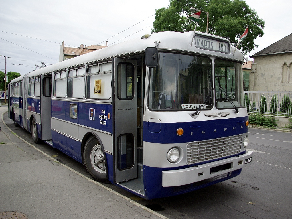 Ikarus 180 a Lehel téren 07 2011.06.19