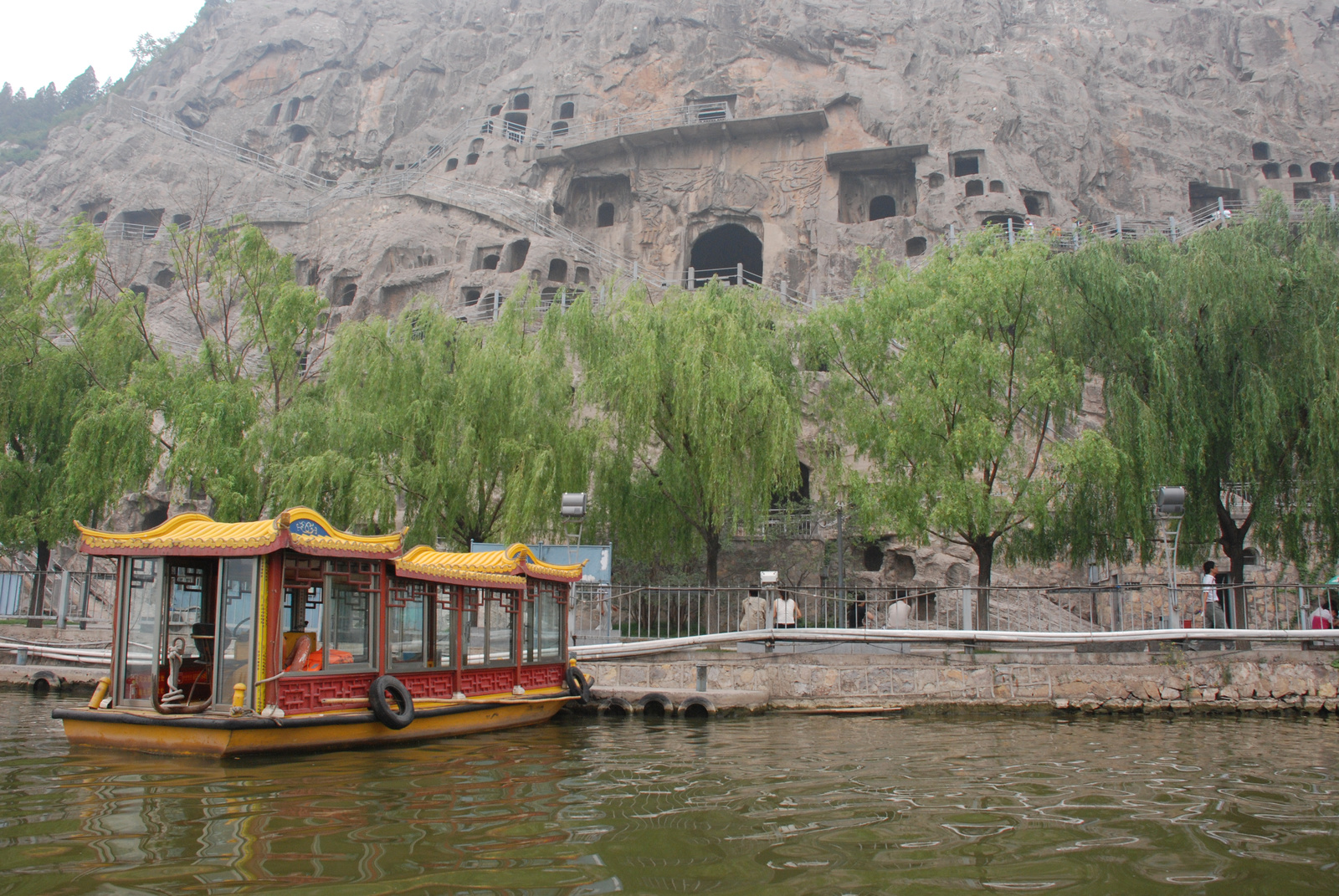 Nap2 Luoyang Longmen grottoes (10)