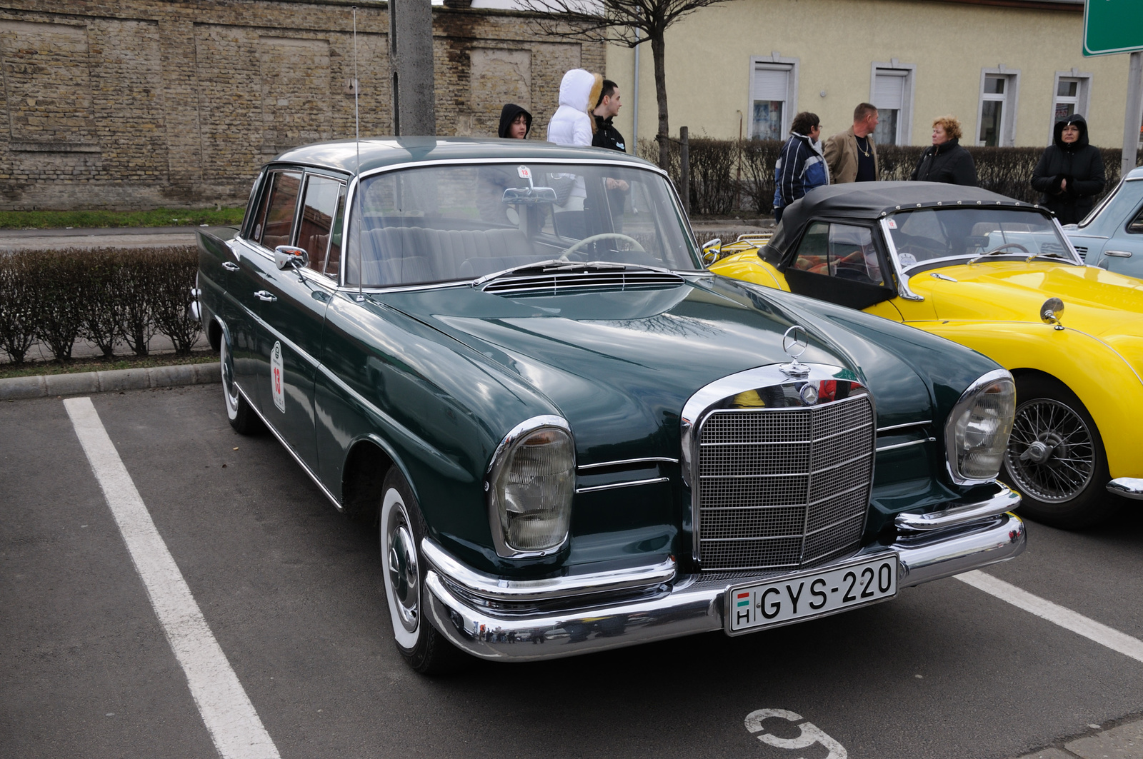 Mercedes-Benz 220S