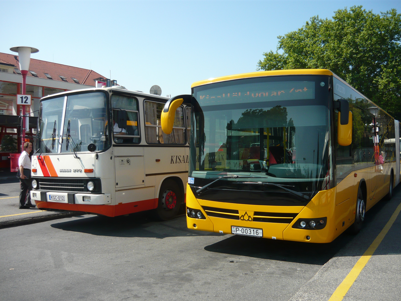 Ikarus 280 és Credo citadell 19