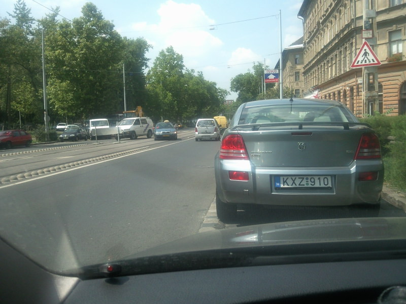 HALLER U. BENZINKUT. TAXI ZÁRÓVONALON KANYARODIK ...