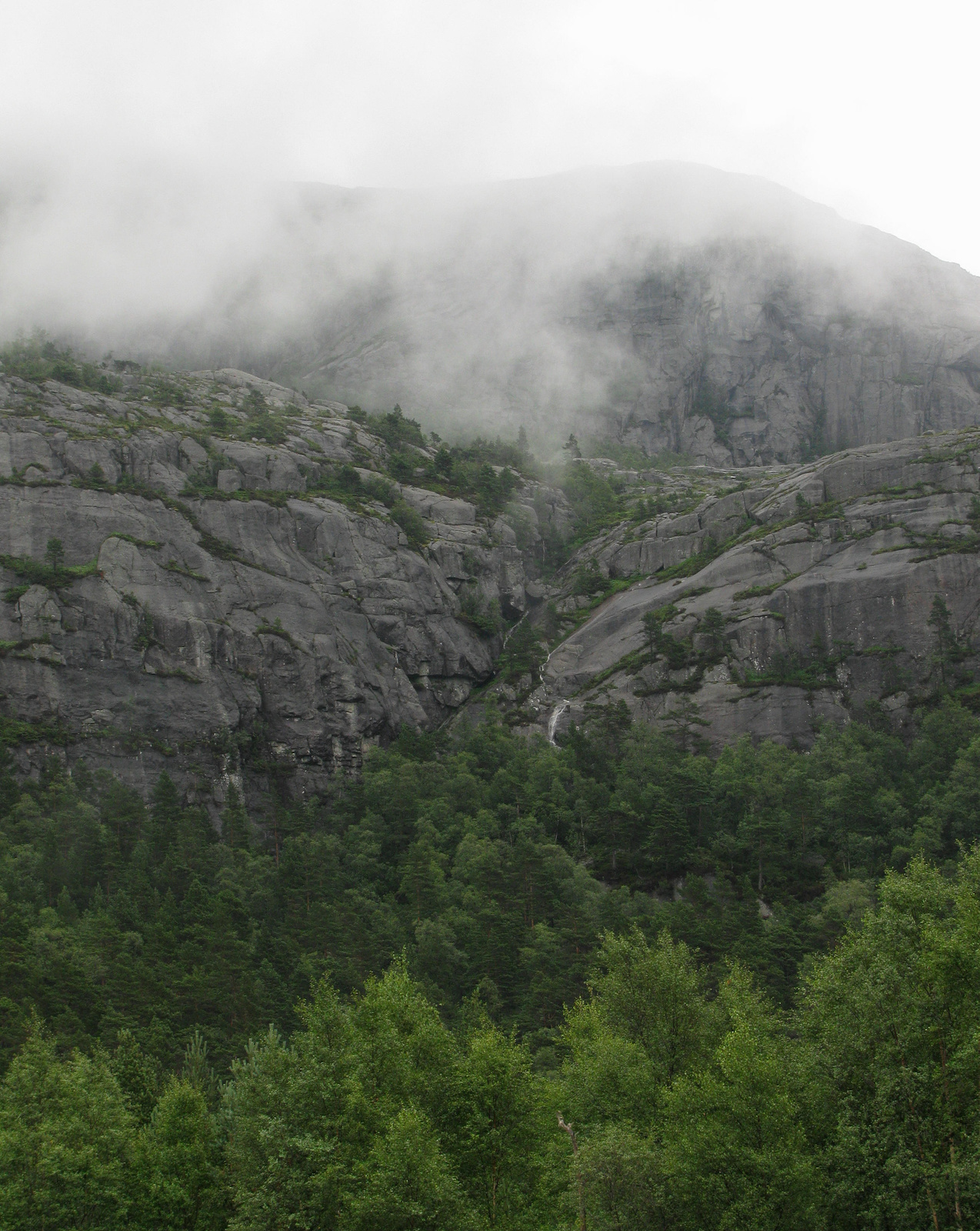 táj Preikestolen-re menet