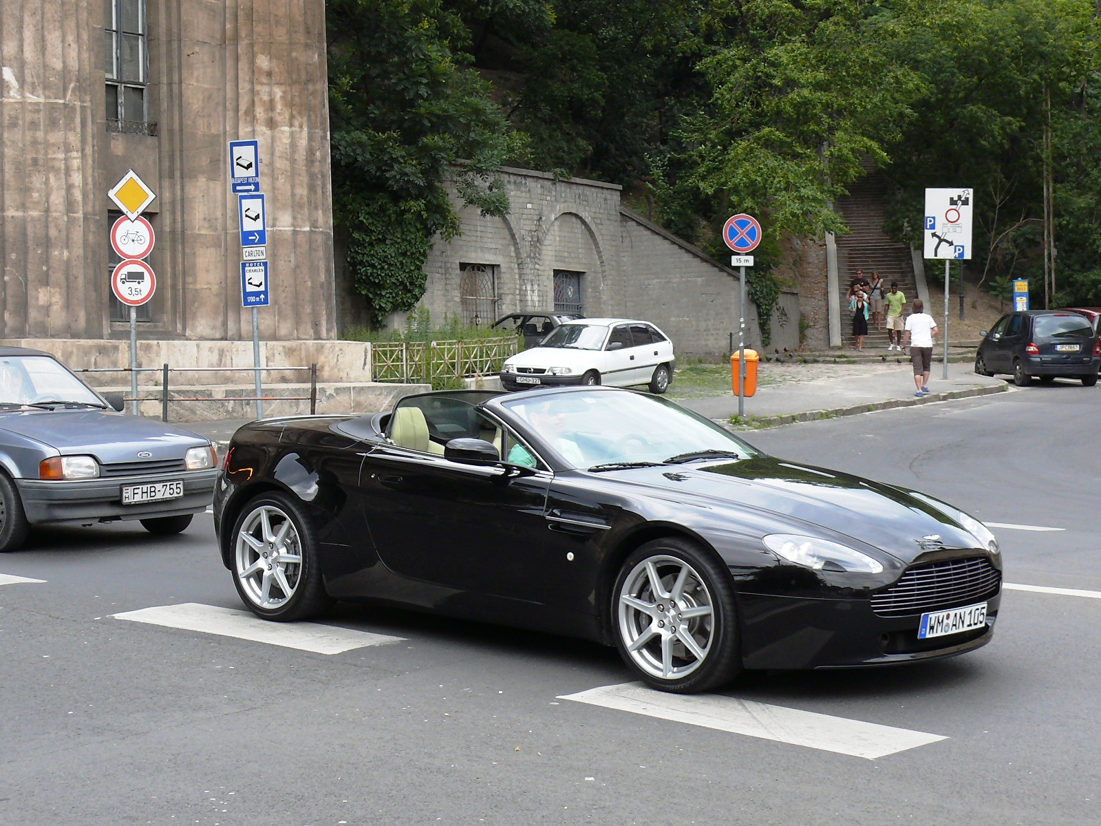 Aston Martin V8 Vantage Roadster