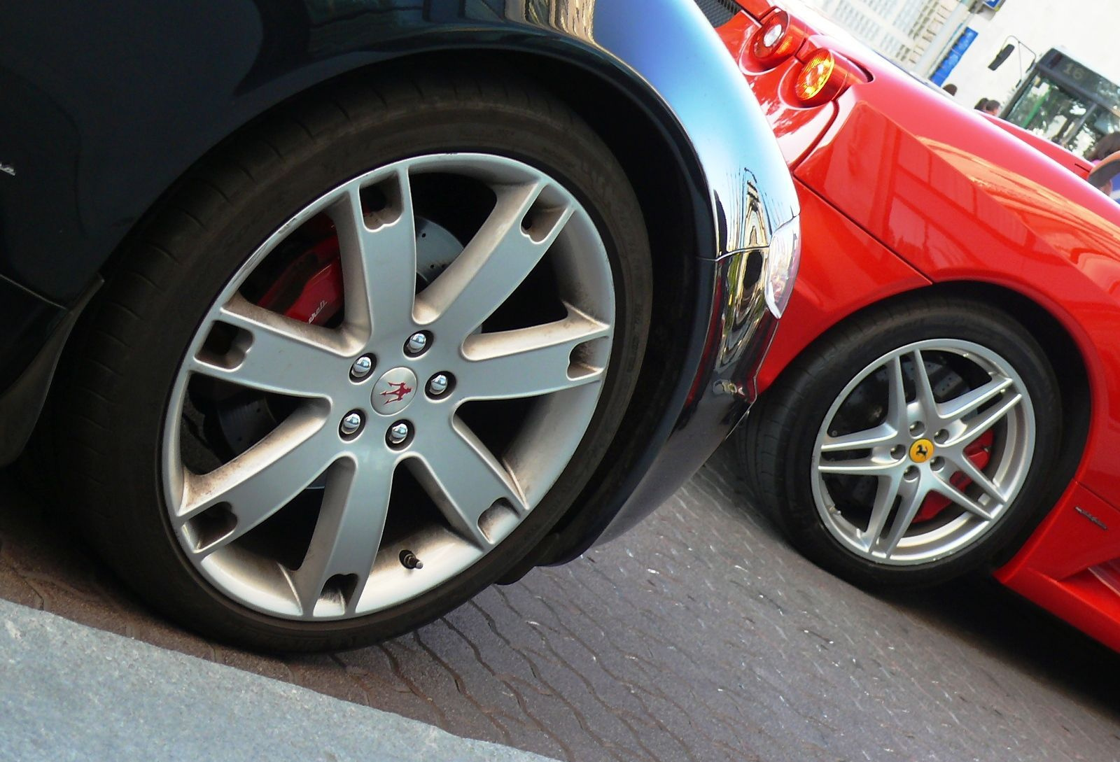 Ferrari F430 Spider - Maserati Quattroporte combo