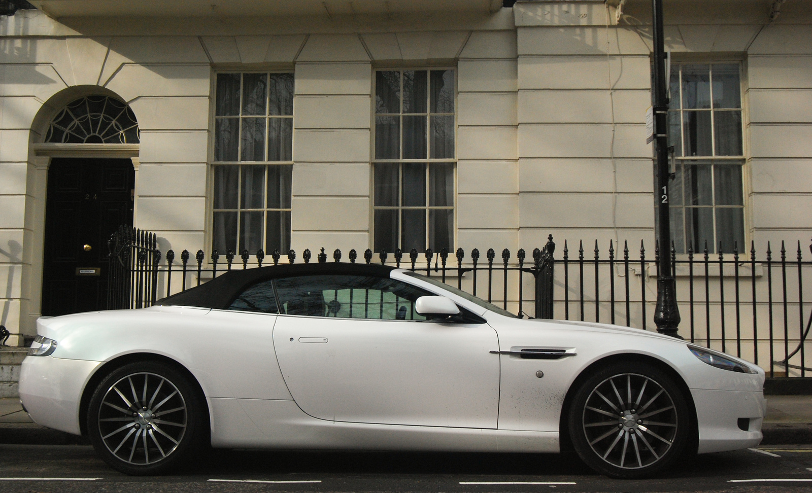 Aston Martin DB9 Volante