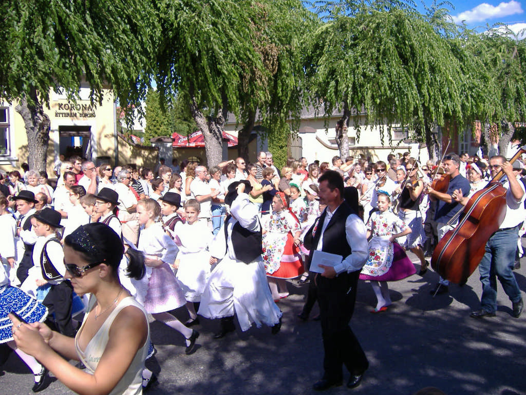 Folklórfesztivál menettánc 17