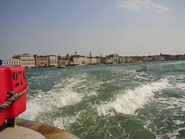 Murano felé