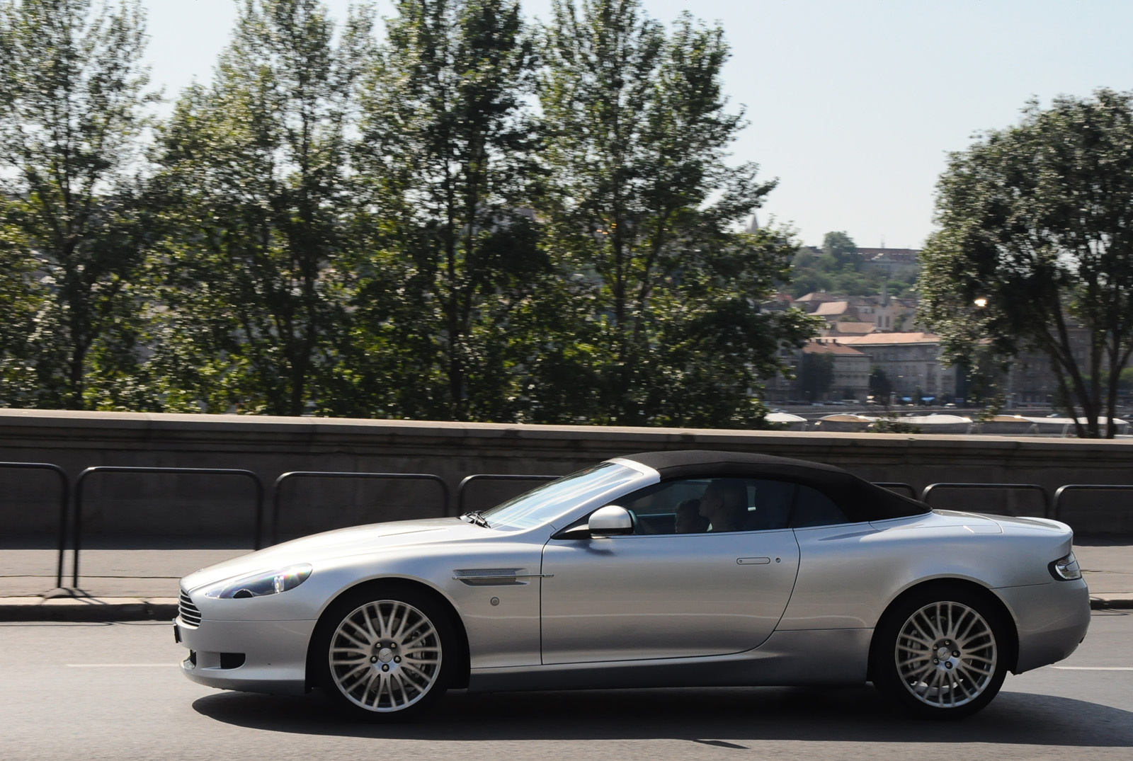 Aston Martin DB9 Volante