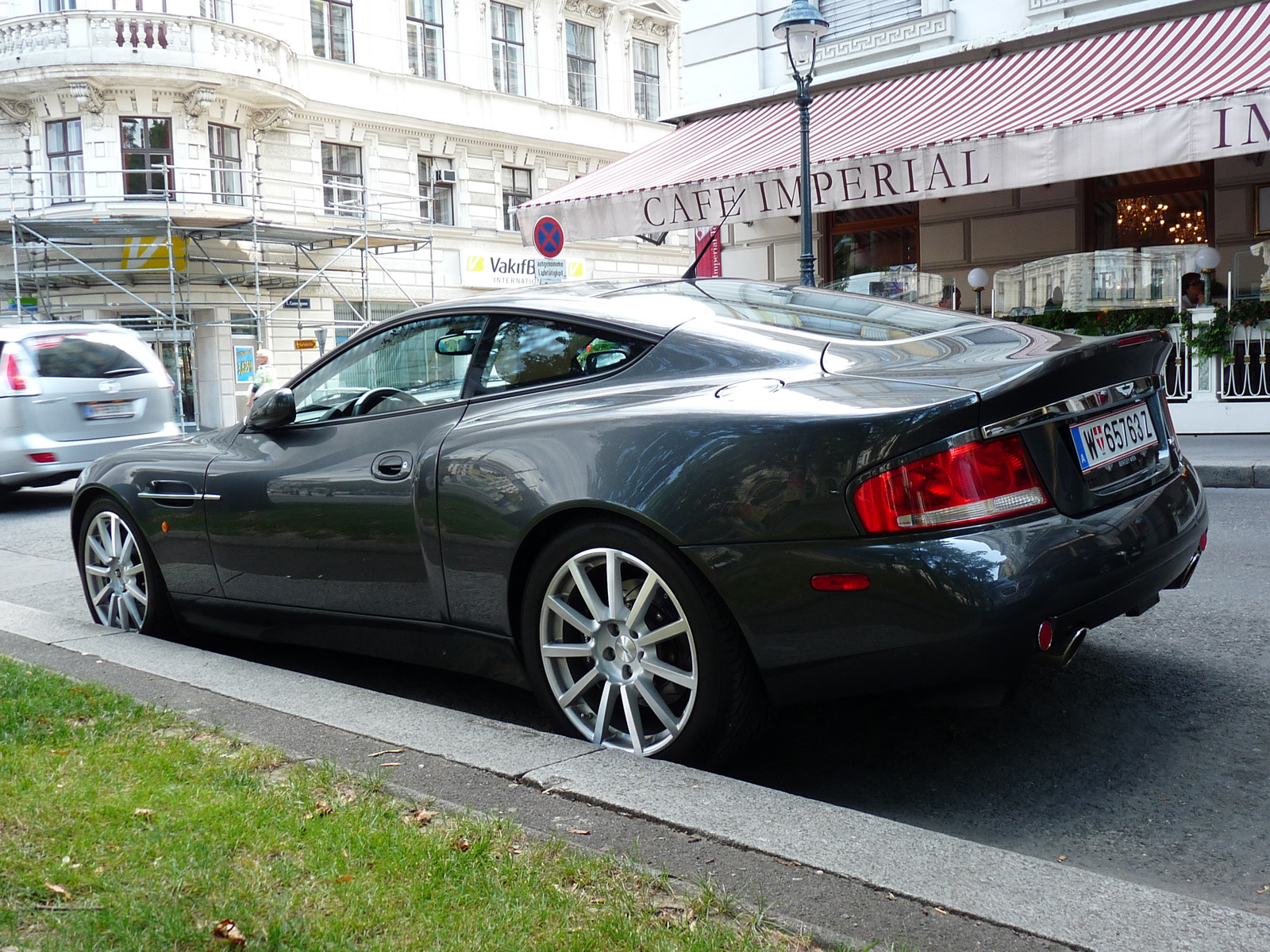 Aston Martin Vanquish S