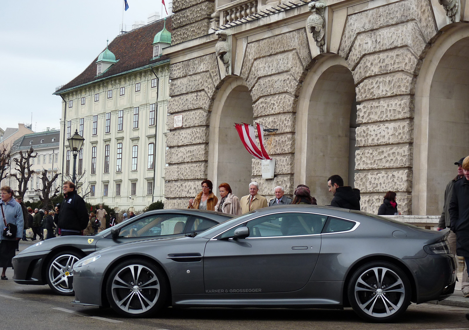 Ferrari F430 - Aston Martin V12 Vantage